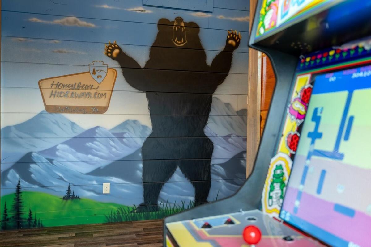 Honeybear Hideaways - New Bear-themed Cozy And Family Friendly Retreat With Indoor Pool, Game Room, Bear And Hot Tub * Gatlinburg
