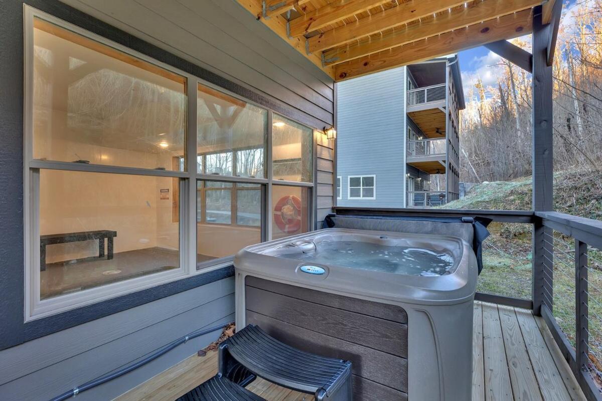 Honeybear Hideaways - New Bear-themed Cozy And Family Friendly Retreat With Indoor Pool, Game Room, Bear And Hot Tub *