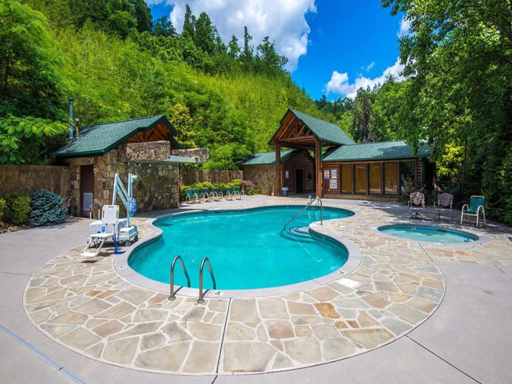 The Great Escape Ii, 5 Bedrooms, Sleeps 17, Game Room, Pool Access, Theater
