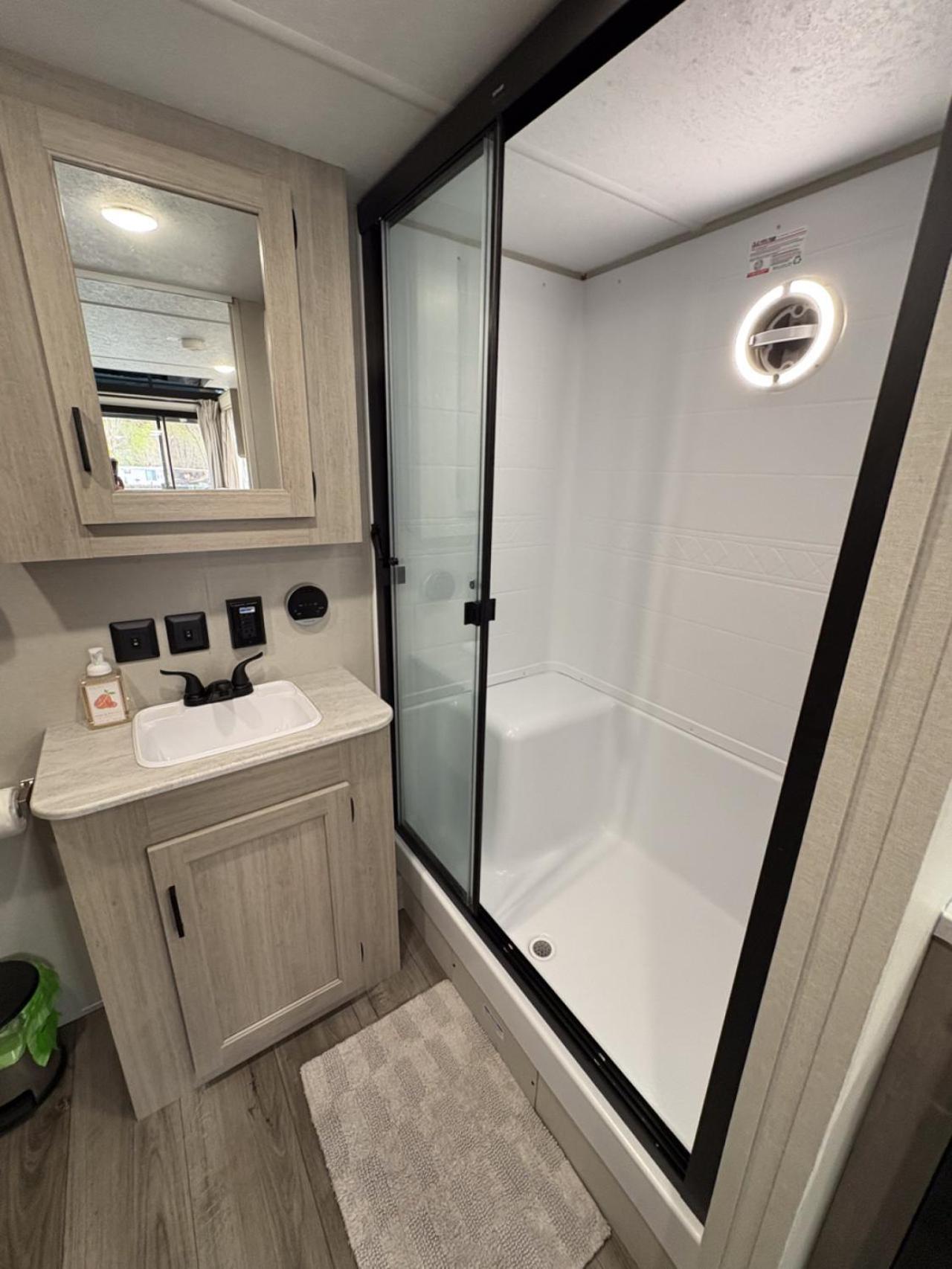 Waterside Wanderer- Water View- Hot Tub- Mini Golf- Pet Friendly Holiday home Gatlinburg