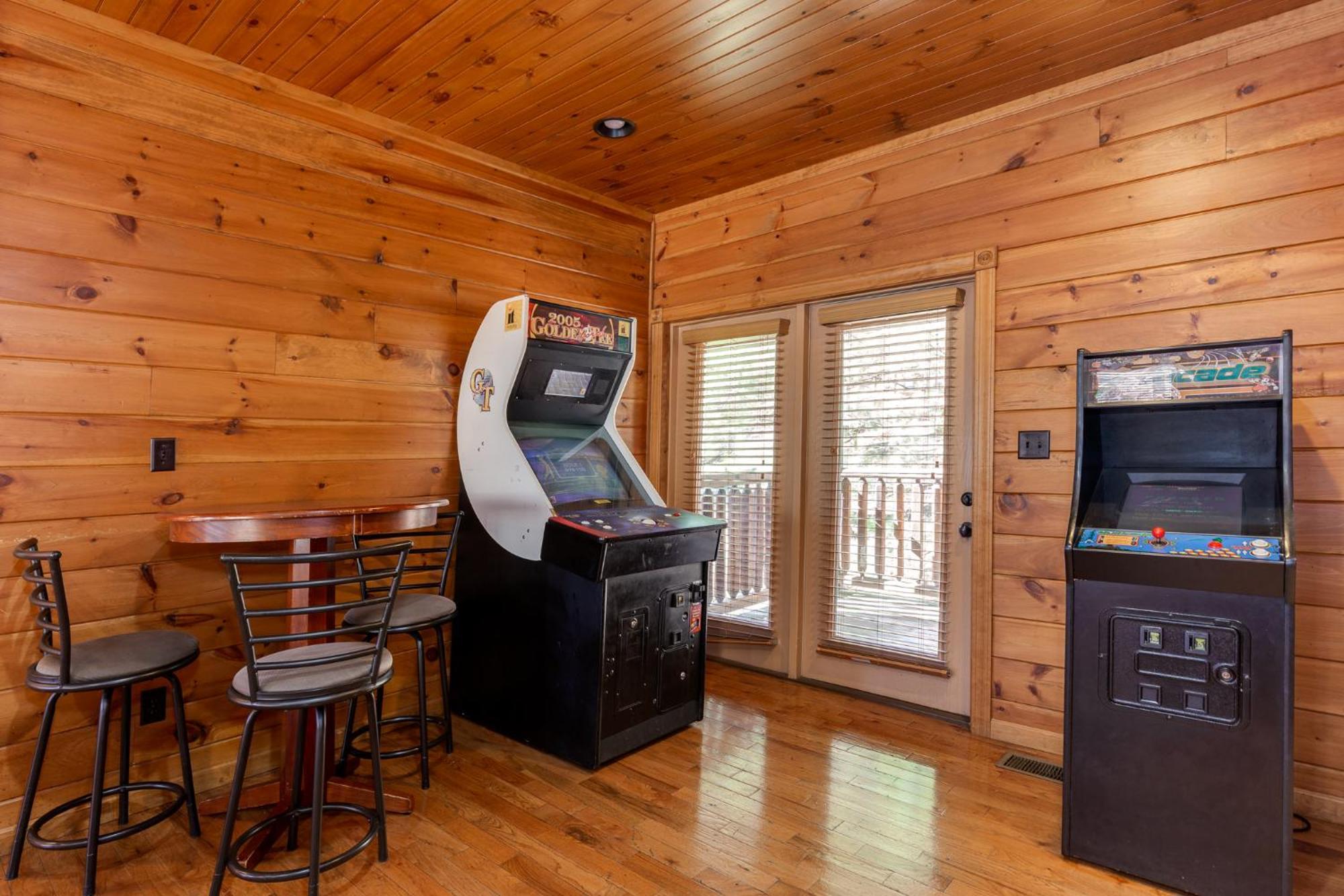 The Great Escape Ii, 5 Bedrooms, Sleeps 17, Game Room, Pool Access, Theater *