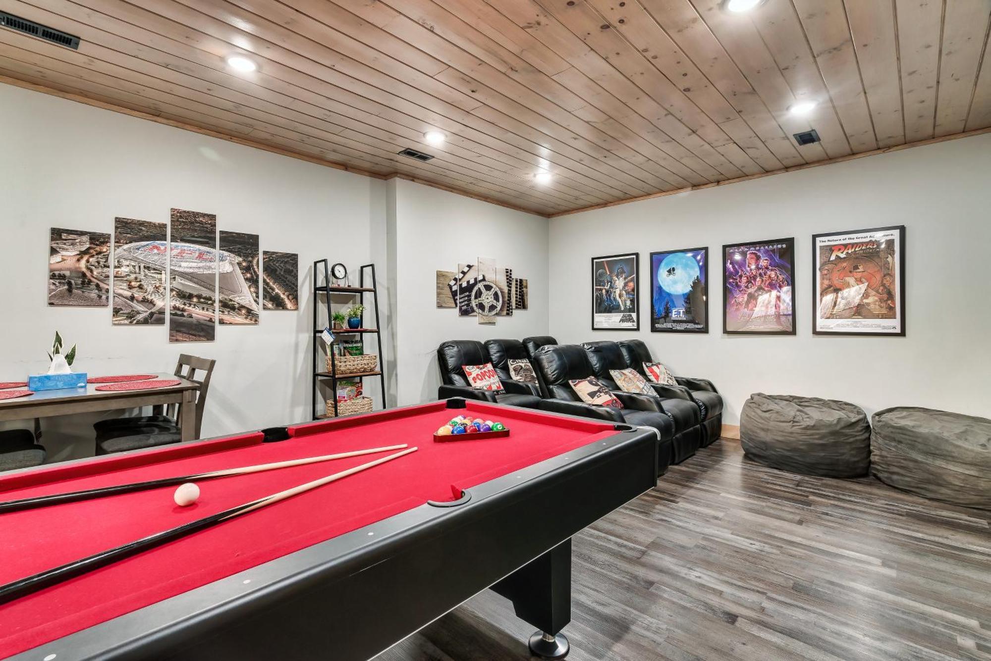 New Luxury Vacation In Smoky - Theater Holiday home Gatlinburg