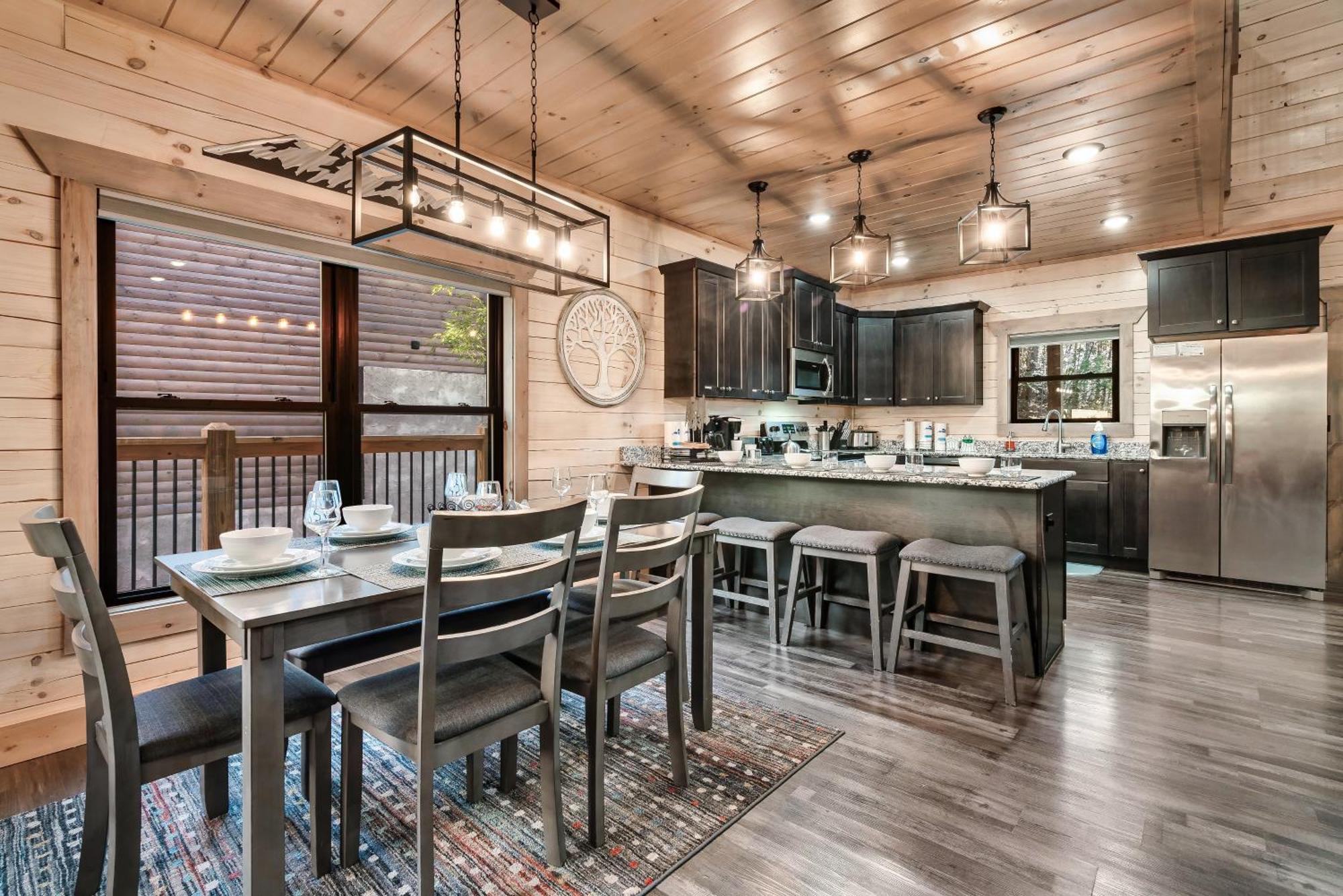 New Luxury Vacation In Smoky - Theater * Gatlinburg