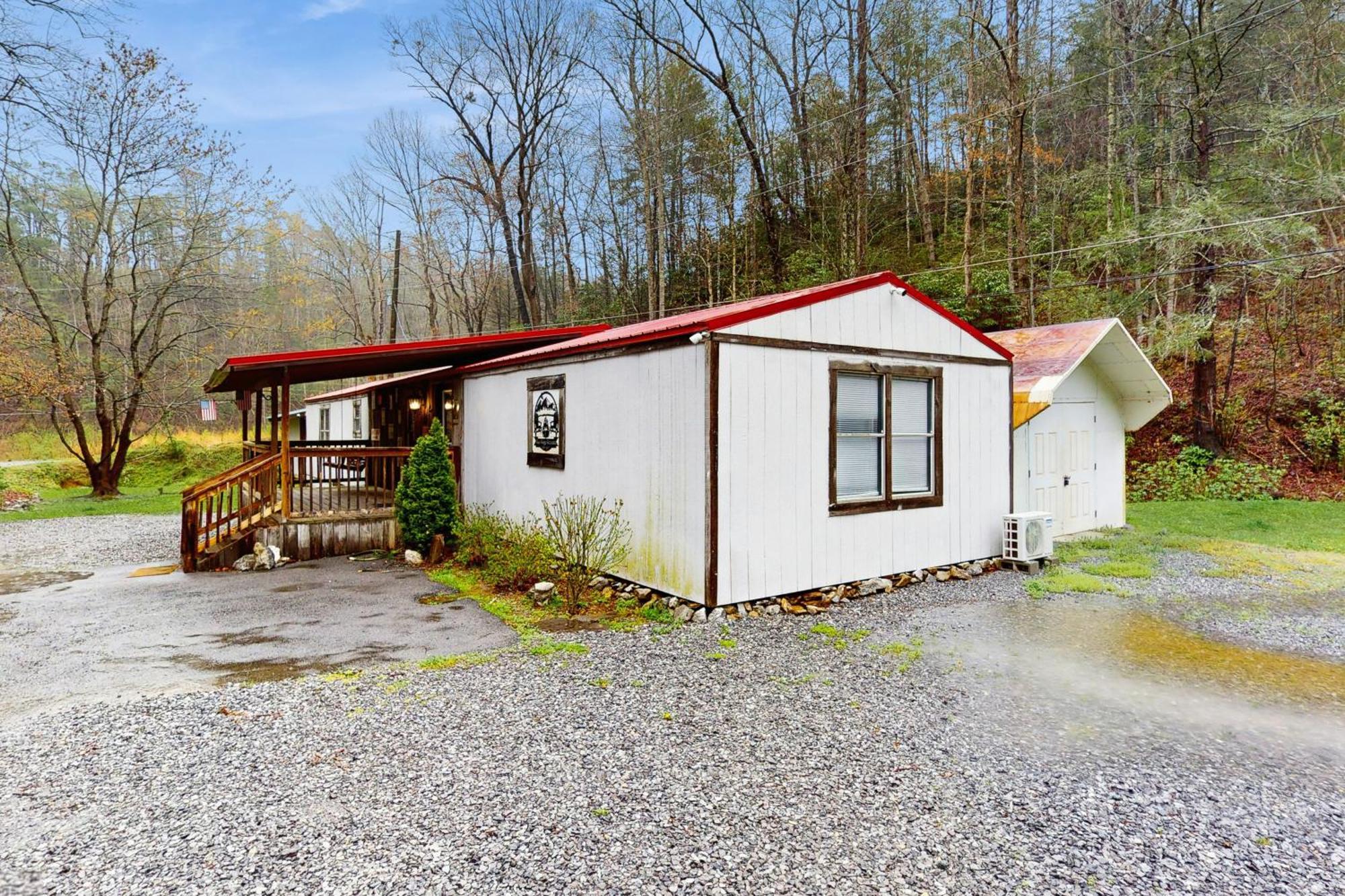Manis Hollow * Gatlinburg