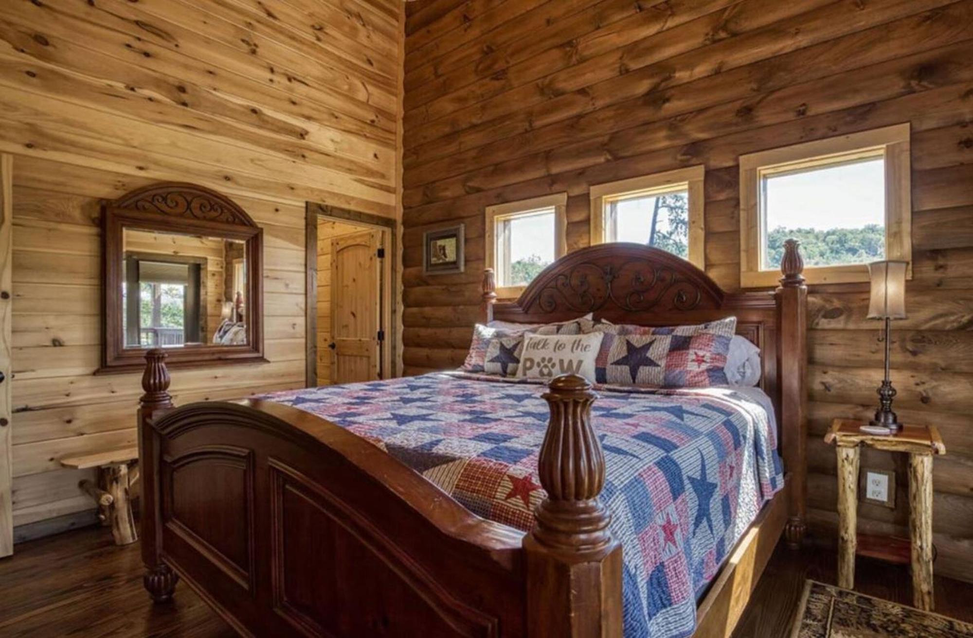 Timber Log Hot Tub,pool Table Games Holiday home Gatlinburg