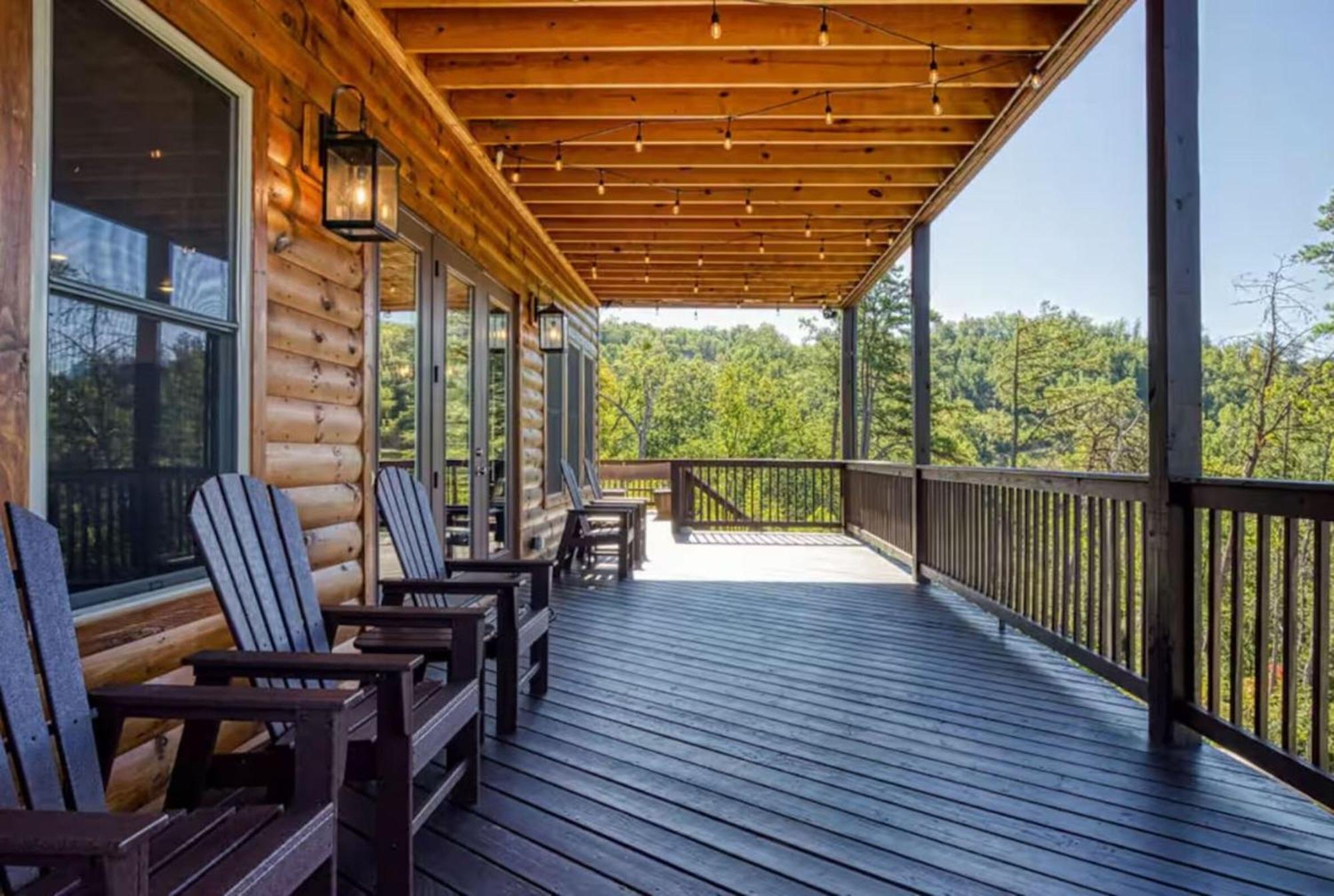Timber Log Hot Tub,pool Table Games Gatlinburg