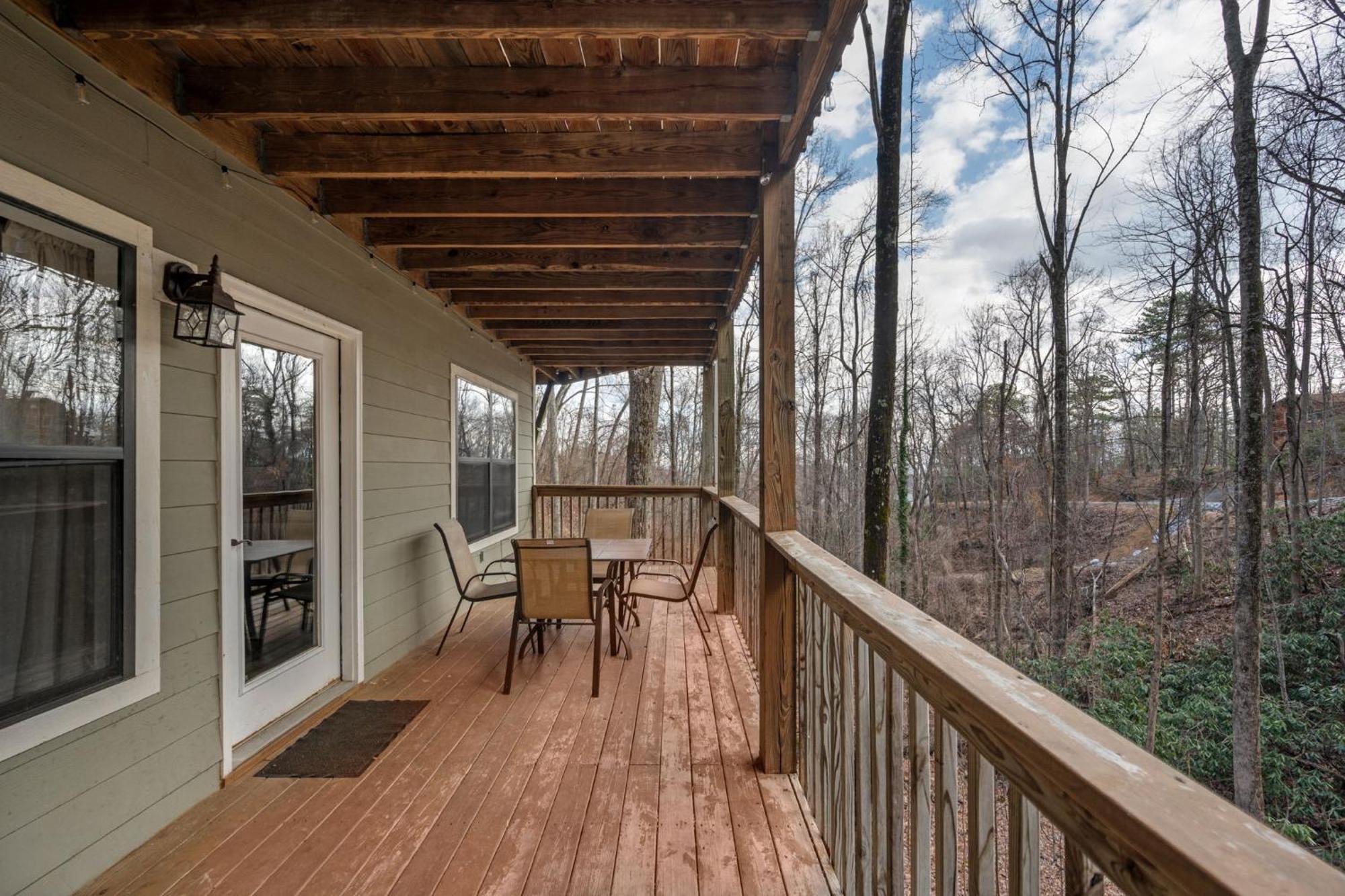 Cozy In The Woods - Hot Tub & Game Holiday home Gatlinburg