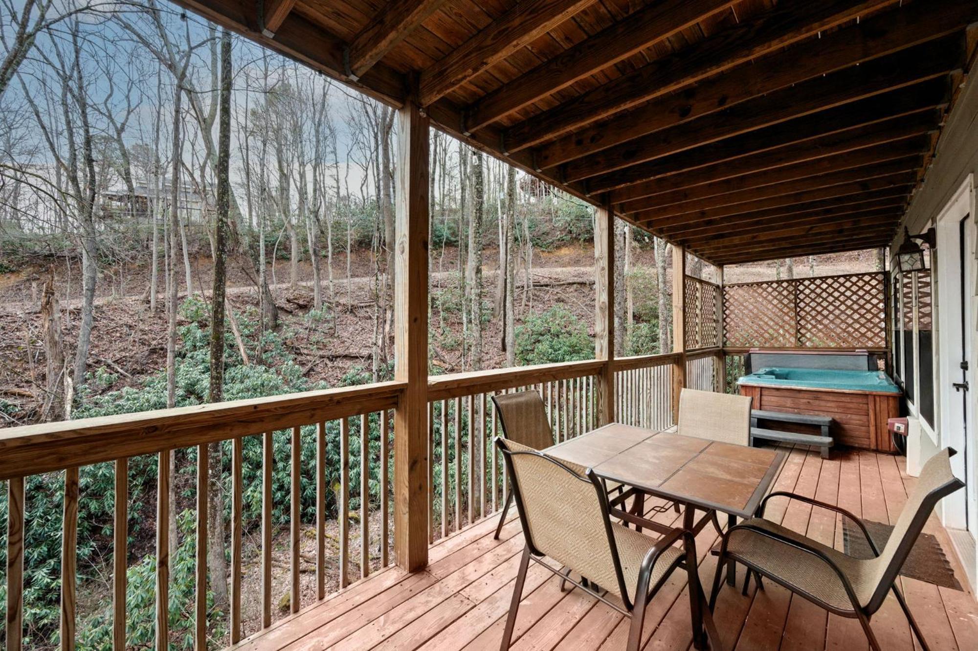 Cozy In The Woods - Hot Tub & Game Holiday home Gatlinburg