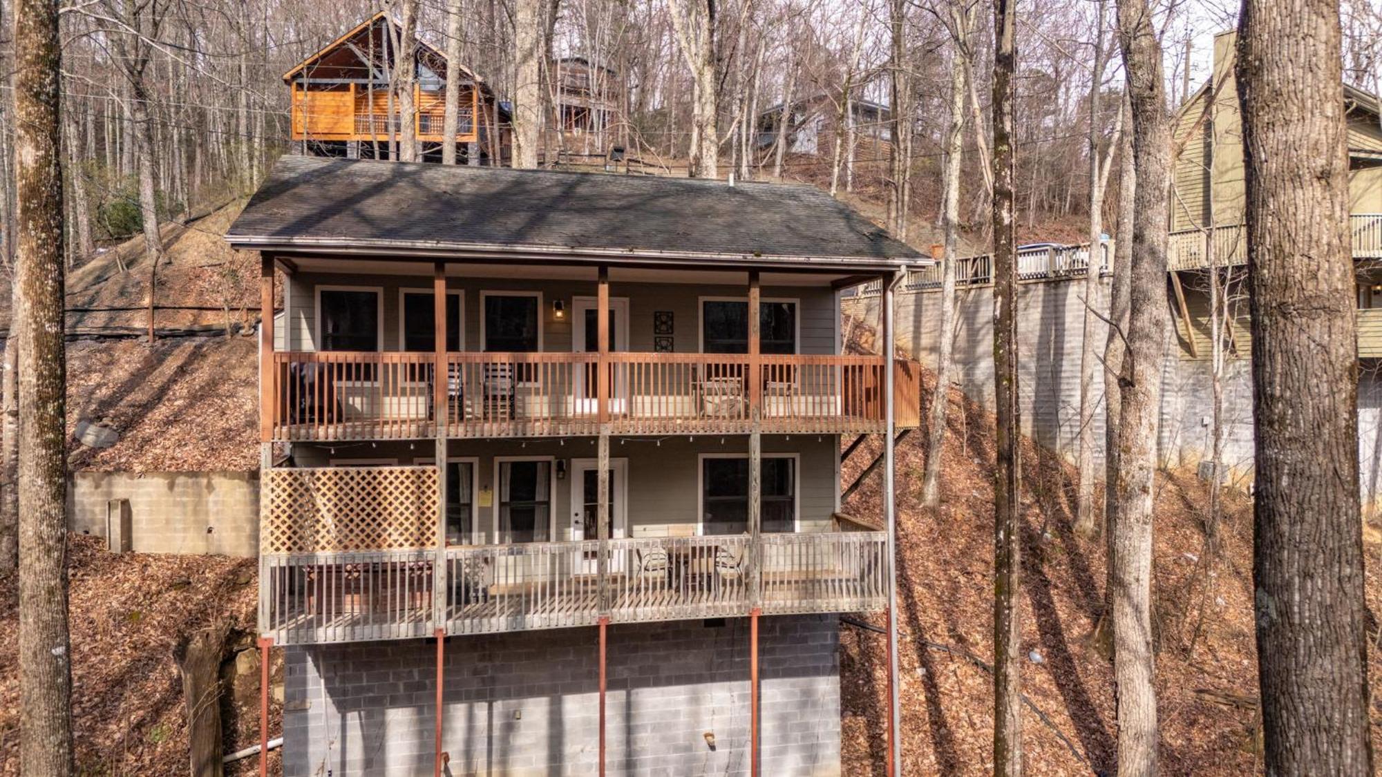 Cozy In The Woods - Hot Tub & Game