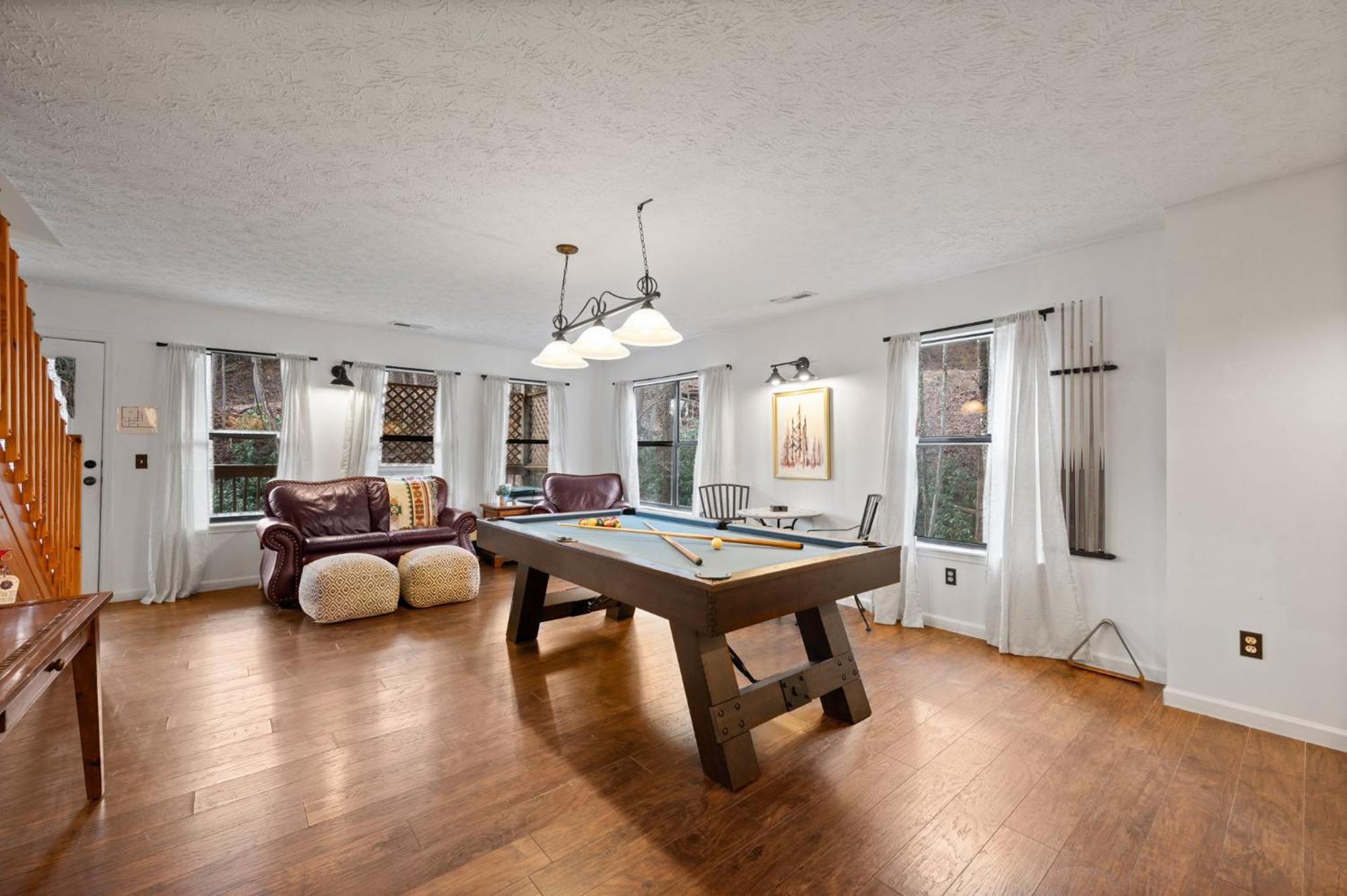 Cozy In The Woods - Hot Tub & Game Holiday home