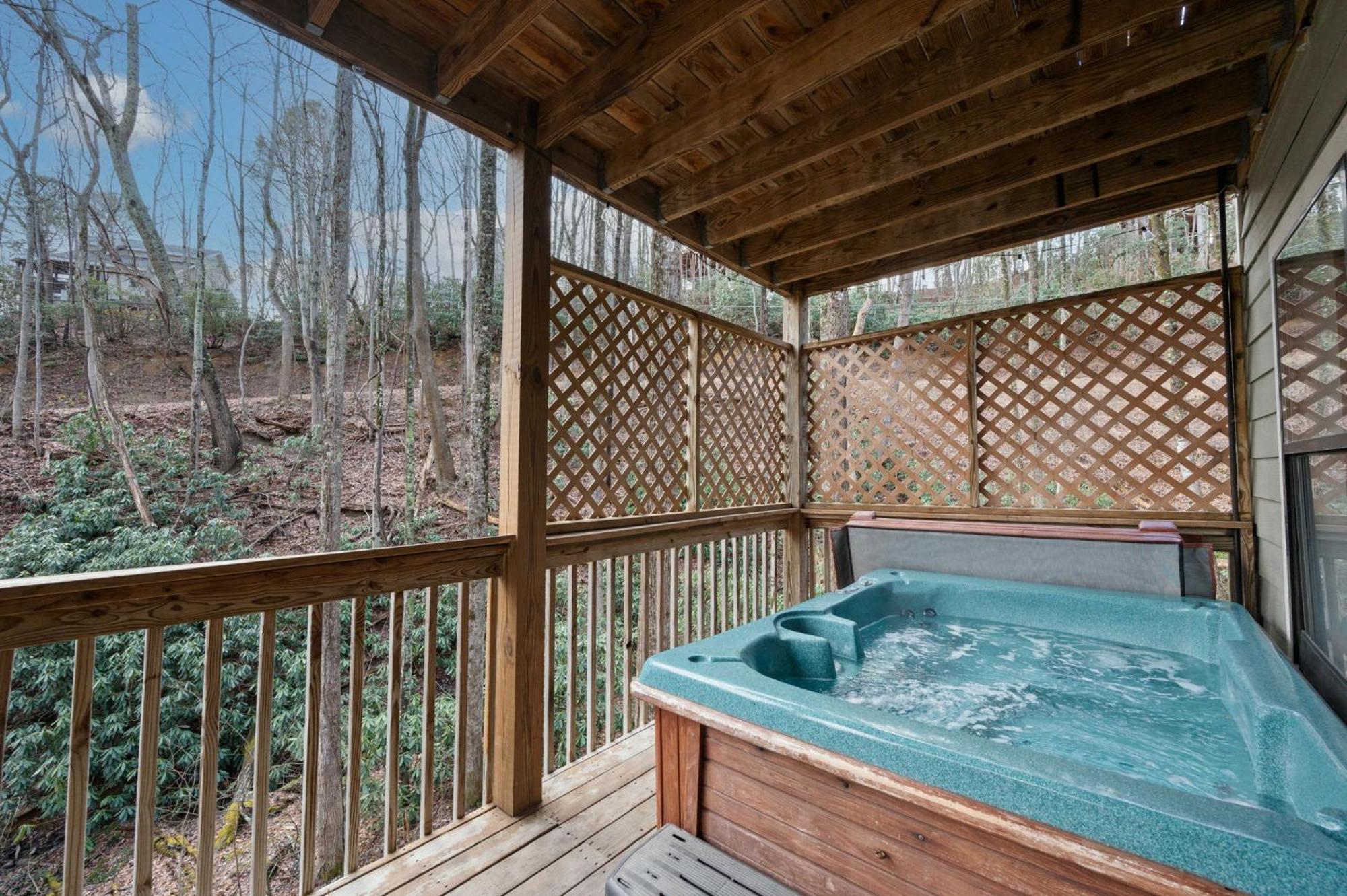 Cozy In The Woods - Hot Tub & Game *