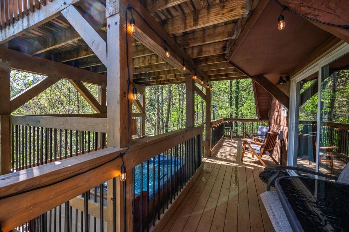 Charming A-frame W Hot Tub & Mountain Views