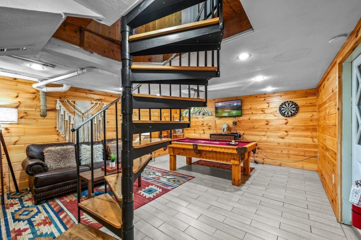 Charming A-frame W Hot Tub & Mountain Views * Gatlinburg