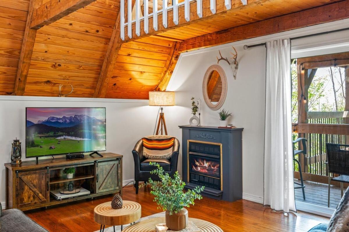 Holiday home Charming A-frame W Hot Tub & Mountain Views Gatlinburg