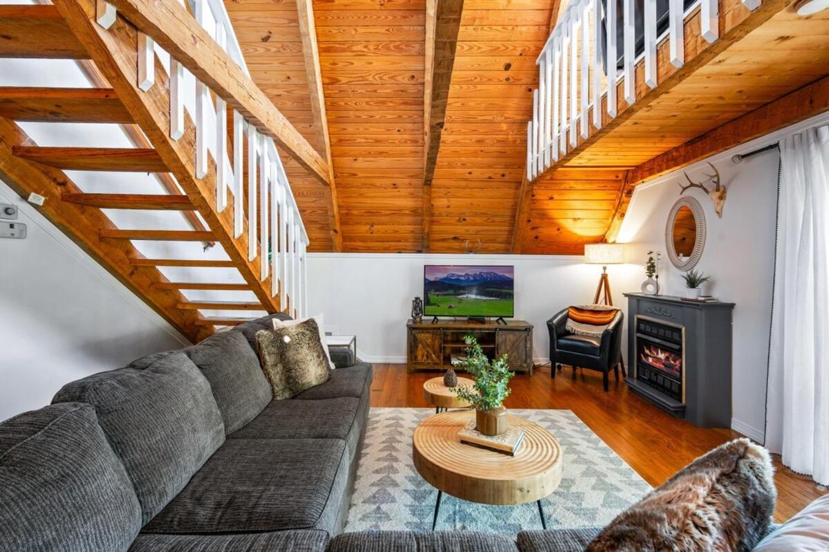 Holiday home Charming A-frame W Hot Tub & Mountain Views Gatlinburg