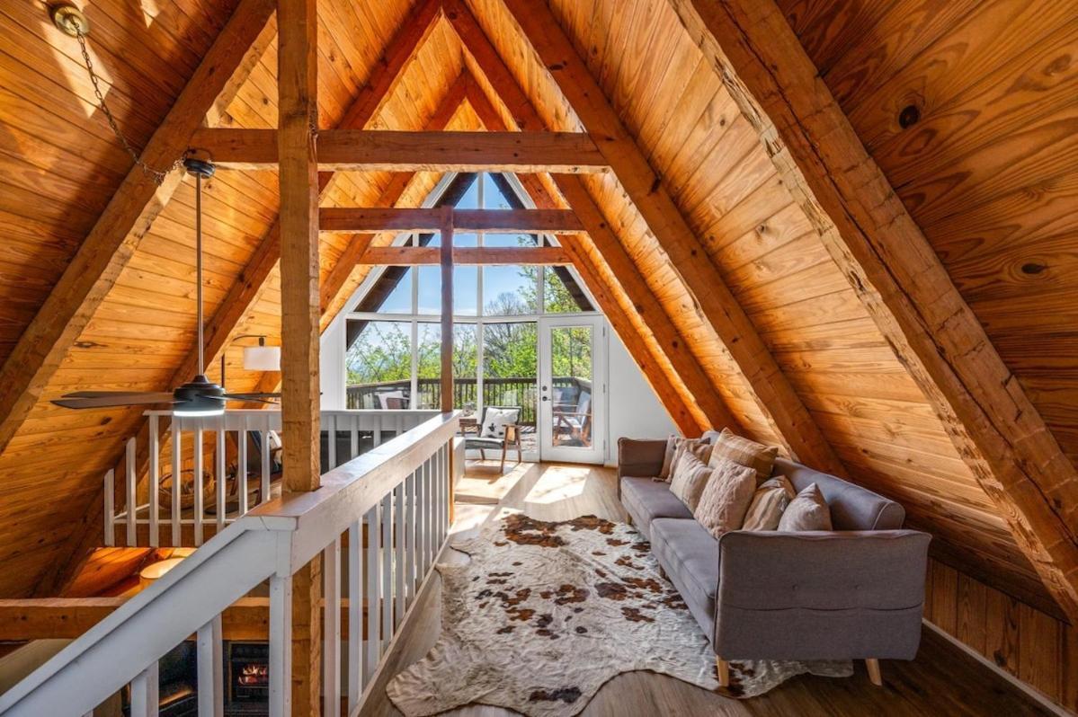 Holiday home Charming A-frame W Hot Tub & Mountain Views