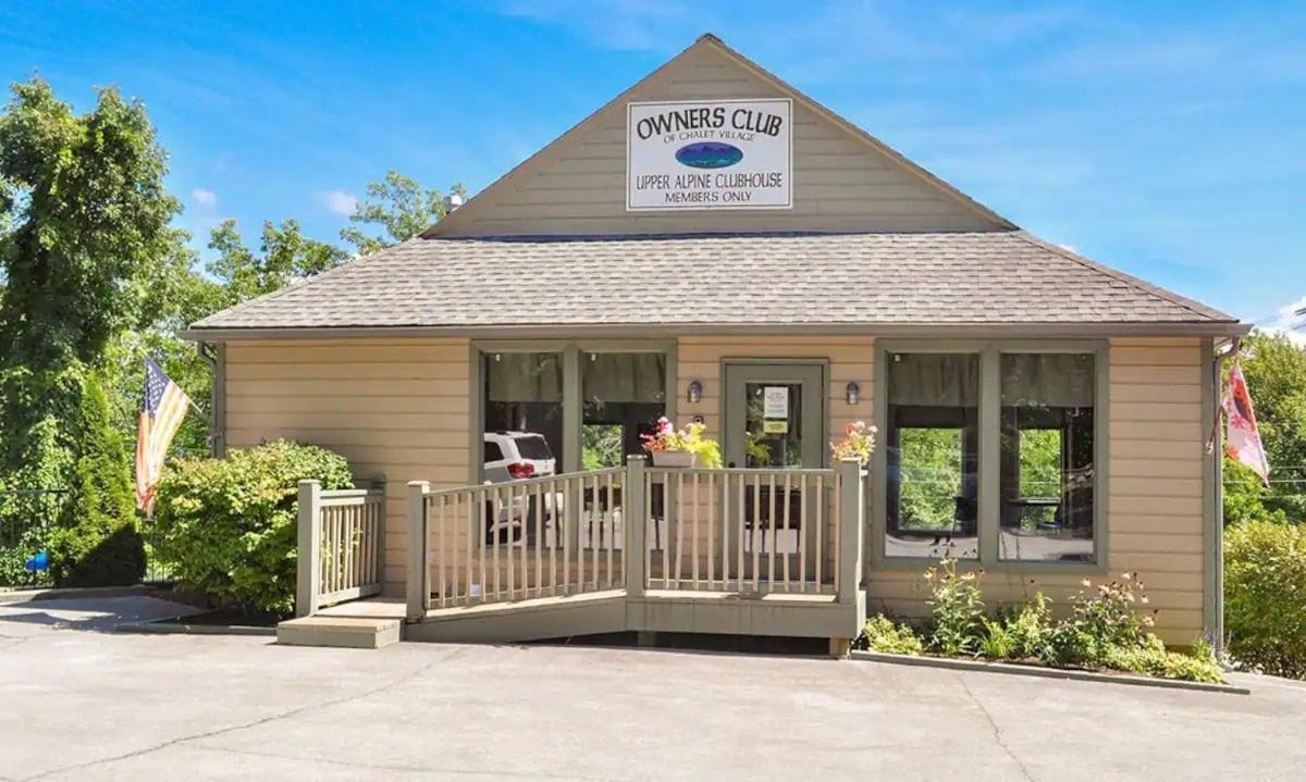 Charming A-frame W Hot Tub & Mountain Views Holiday home Gatlinburg