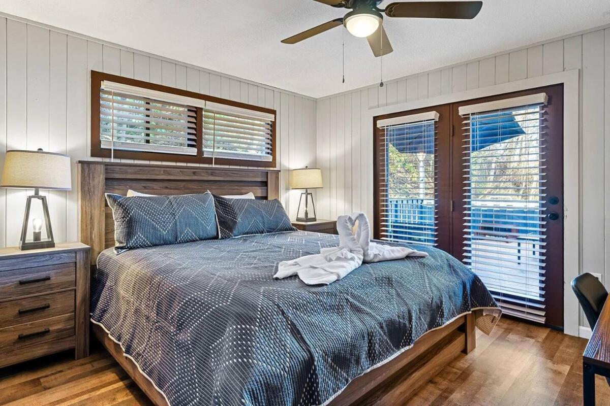 Cozy Blue With Hot Tub, 5min To Downtwn Holiday home