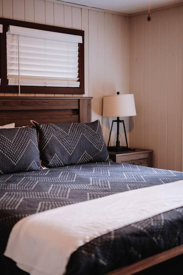 Cozy Blue With Hot Tub, 5min To Downtwn Gatlinburg