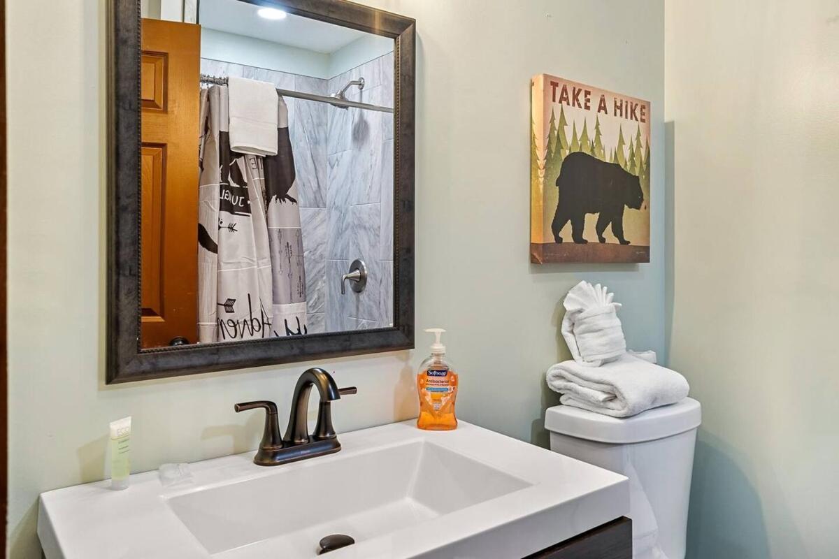 Cozy Blue With Hot Tub, 5min To Downtwn Holiday home *