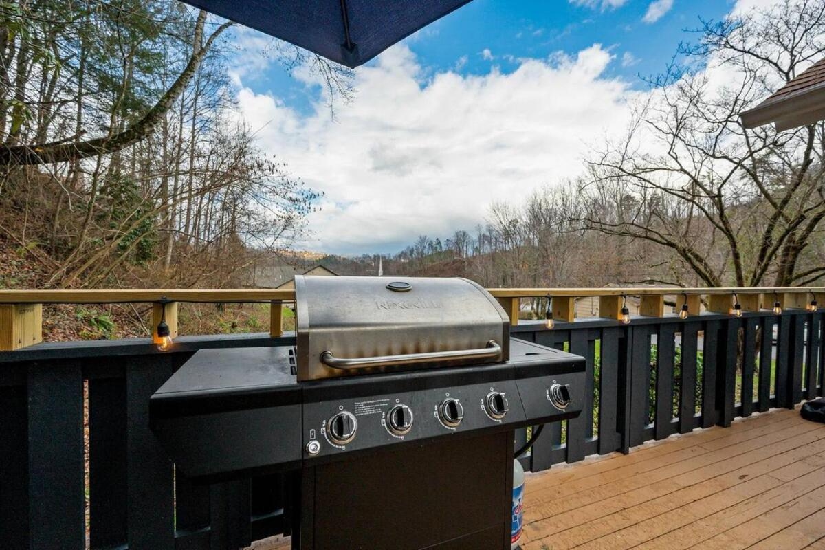 Cozy Blue With Hot Tub, 5min To Downtwn * Gatlinburg