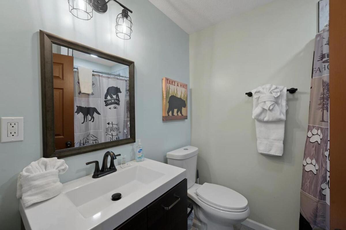Cozy Blue With Hot Tub, 5min To Downtwn Holiday home *