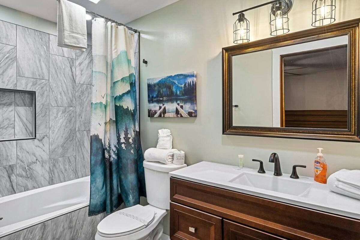 Cozy Blue With Hot Tub, 5min To Downtwn Holiday home