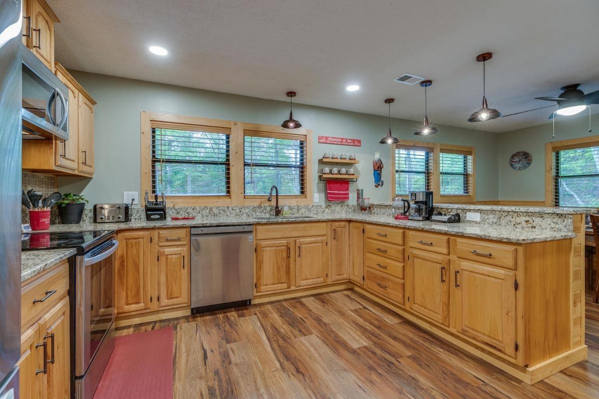 Holiday home View Bears - Gatlinburg! Serene With Views, Hottub, Gameroom