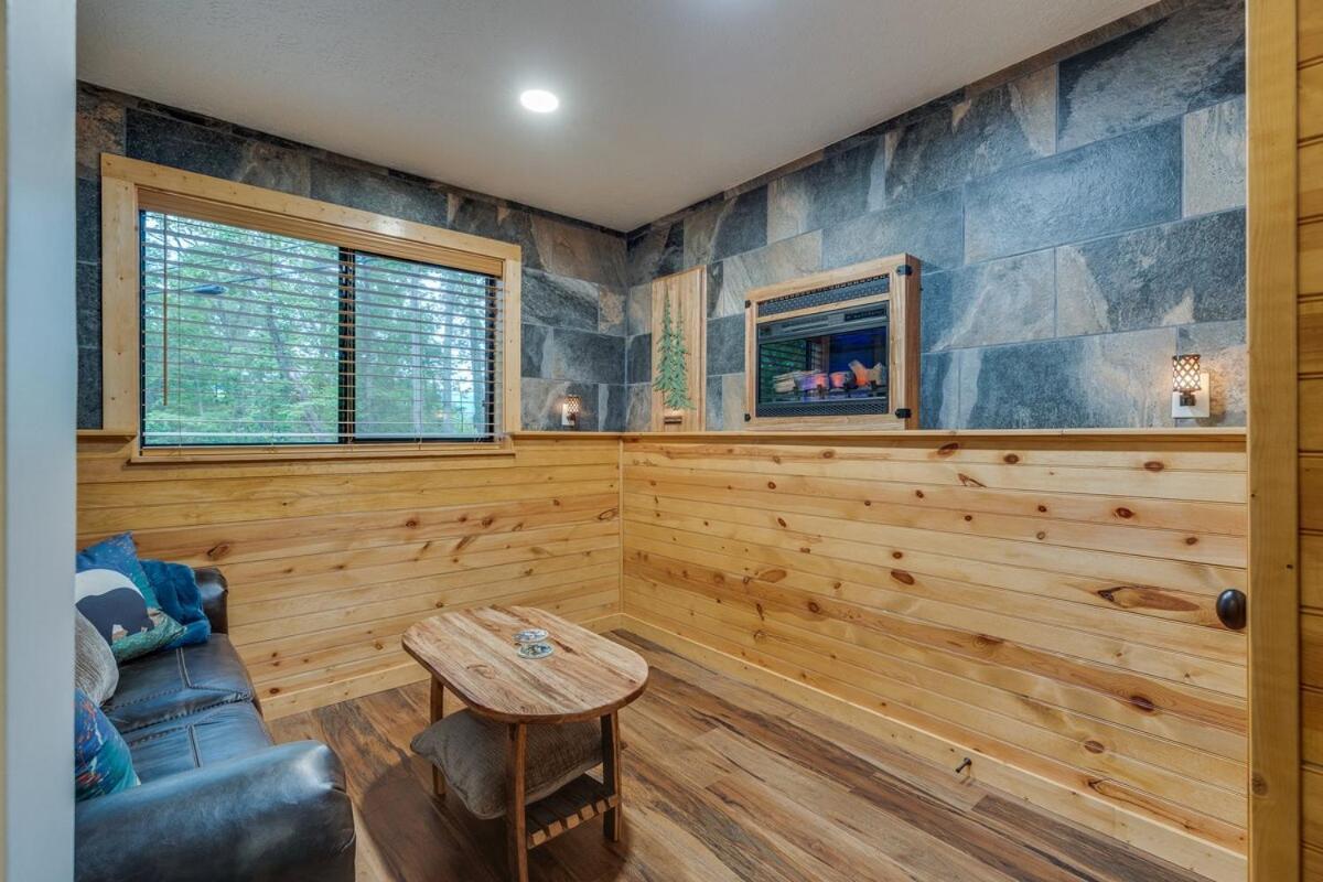 View Bears - Gatlinburg! Serene With Views, Hottub, Gameroom Holiday home *
