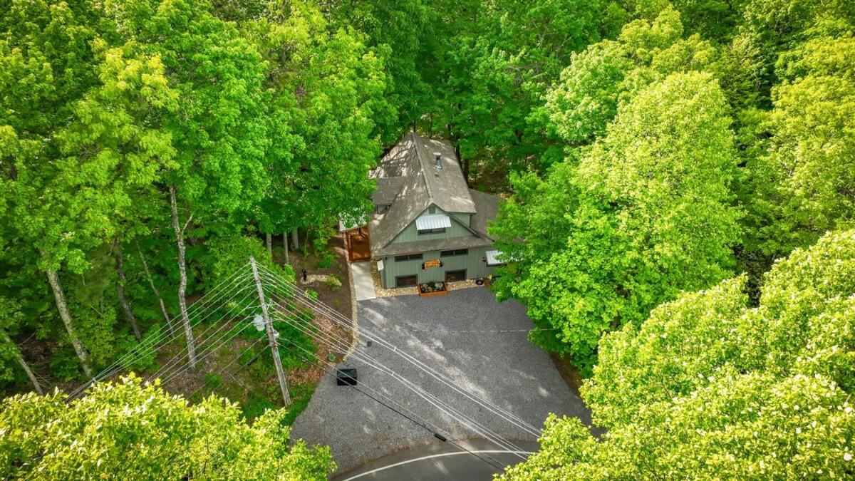 View Bears - Gatlinburg! Serene With Views, Hottub, Gameroom Holiday home *