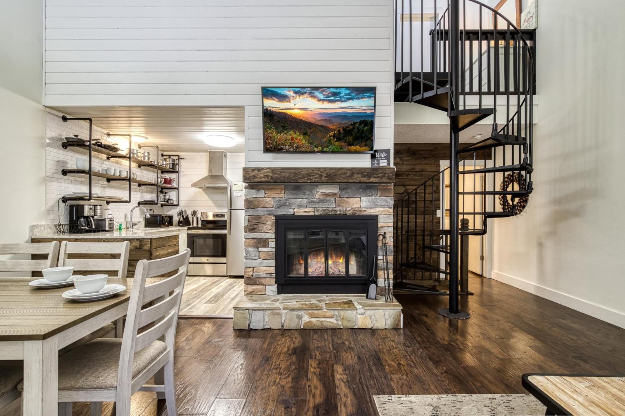 Mountain Townhome With Pool Access! Holiday home