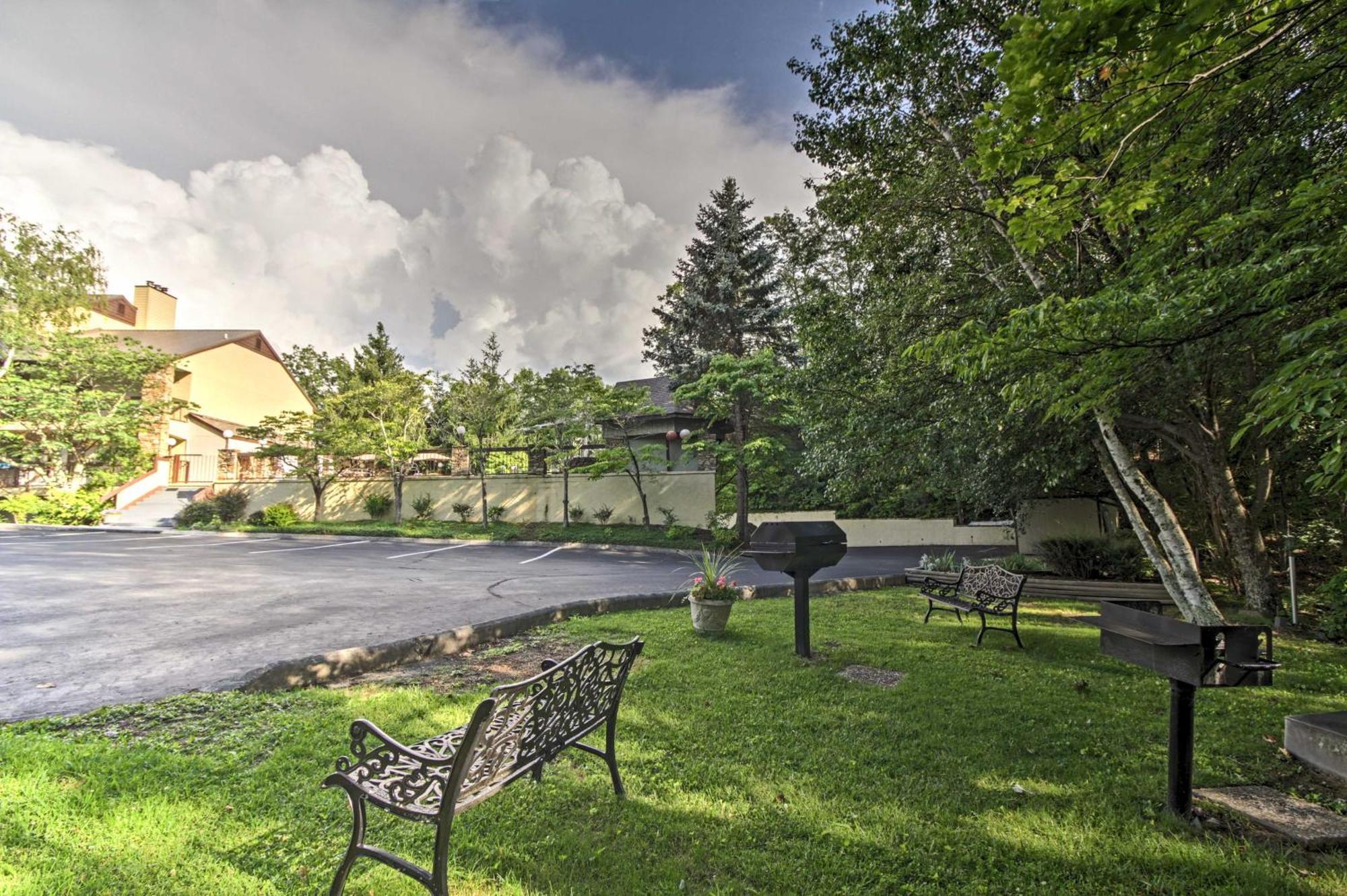 Apartment Hike, Swim And Explore Mtn-view In Gatlinburg