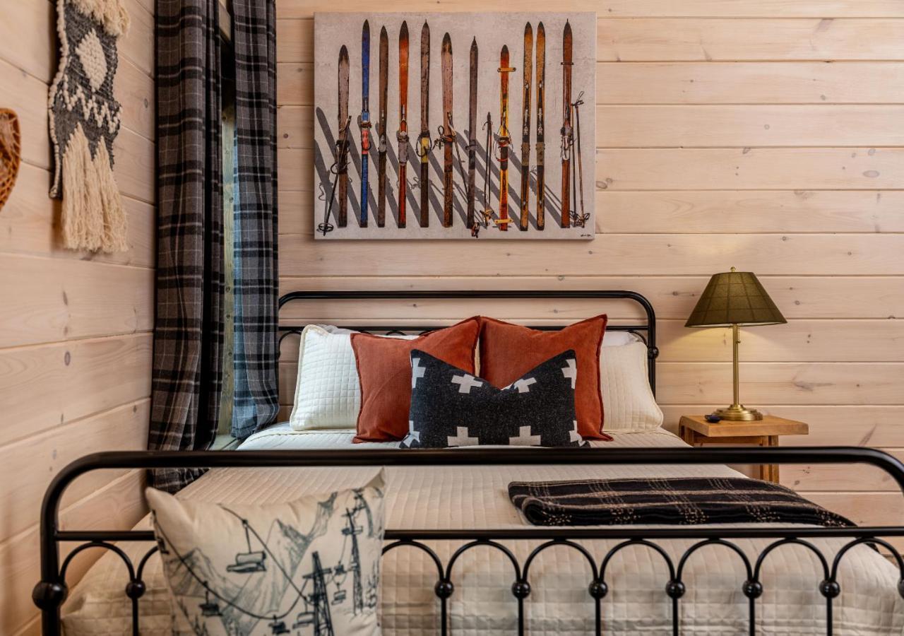 Holiday home Luxury Cabin, Heated Pool, Theater, Hot Tub *