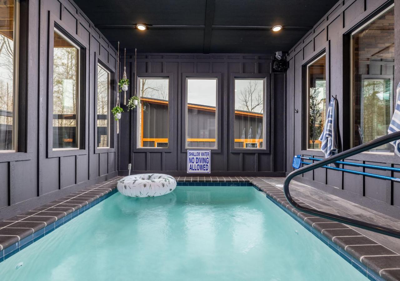 Holiday home Luxury Cabin, Heated Pool, Theater, Hot Tub *