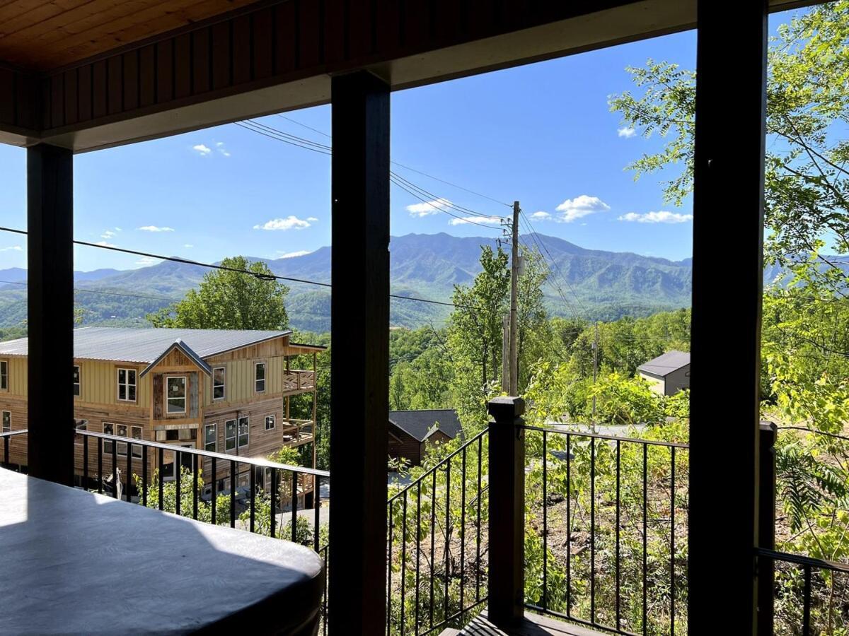 Close To Downtown Amazing Mount Leconte Views Hot Tub Game