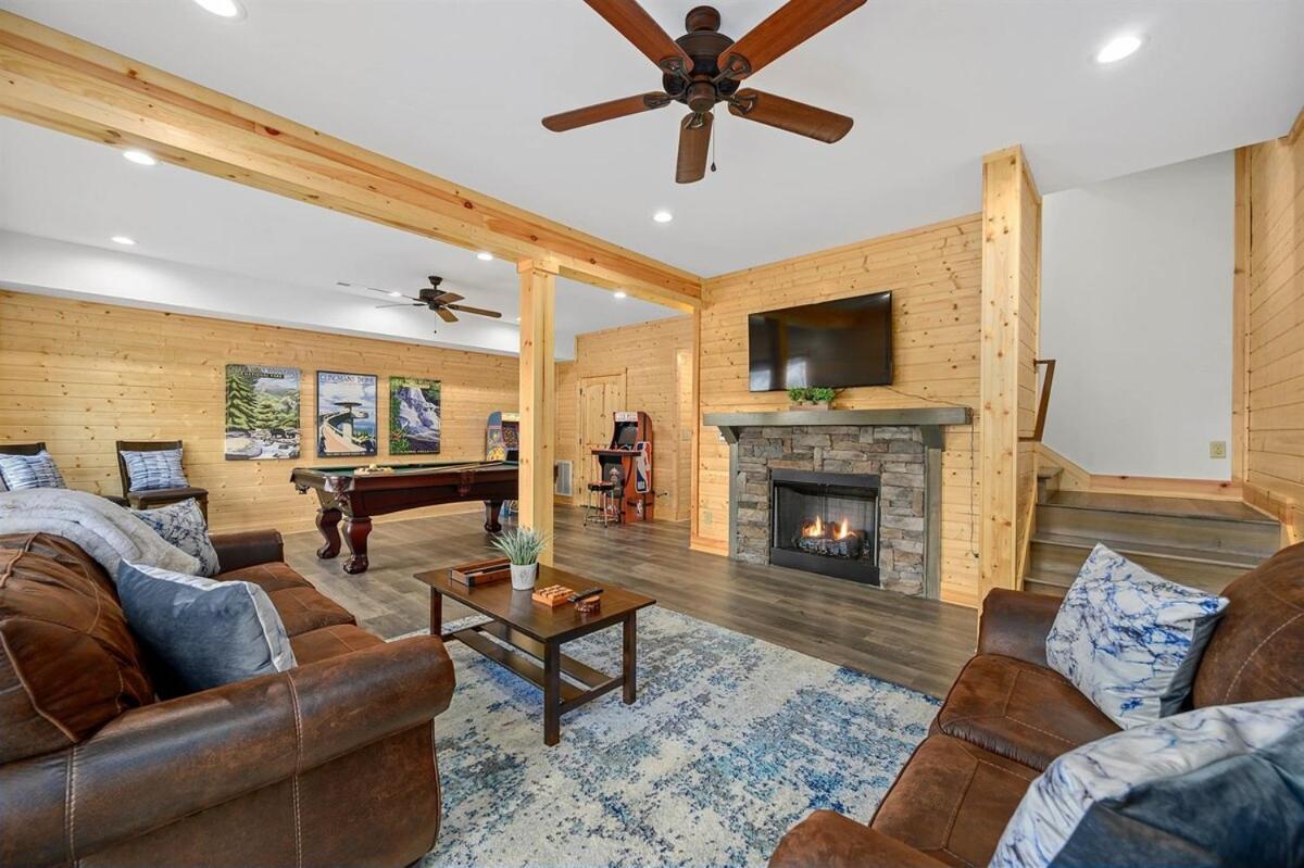 Close To Downtown Amazing Mount Leconte Views Hot Tub Game Gatlinburg