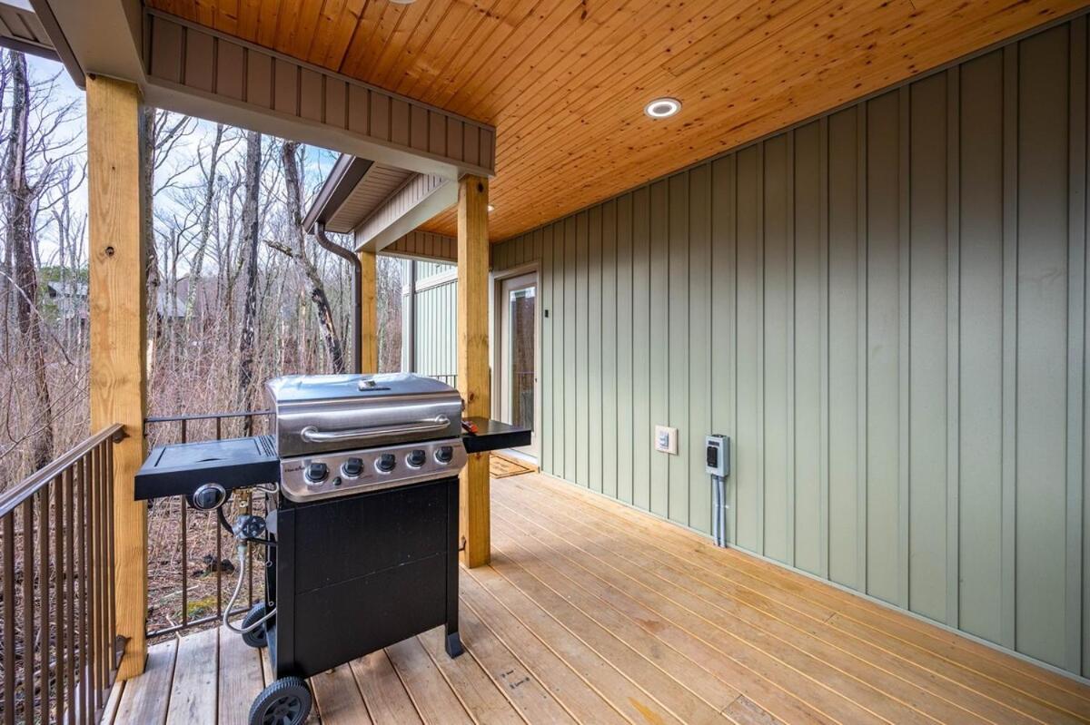 Close To Downtown Amazing Mount Leconte Views Hot Tub Game *