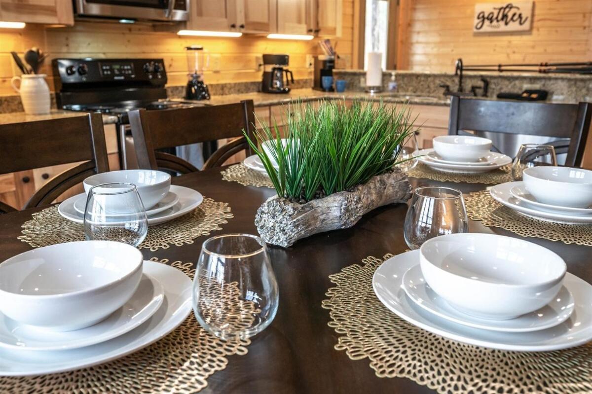 Close To Downtown Amazing Mount Leconte Views Hot Tub Game *
