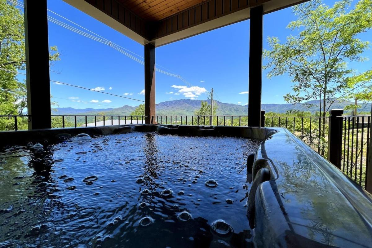 Close To Downtown Amazing Mount Leconte Views Hot Tub Game Holiday home