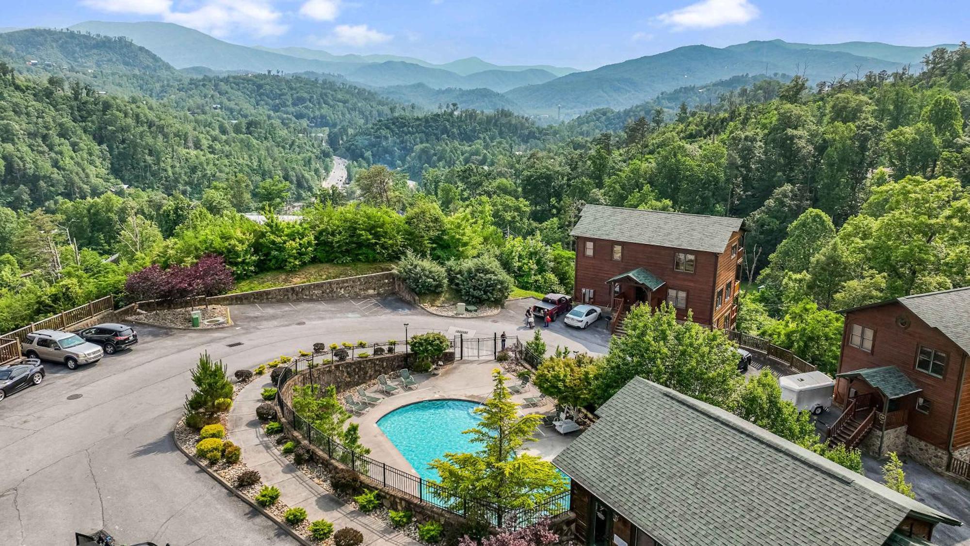 Breath Taking Sunrise Views - Amenities Chalet *