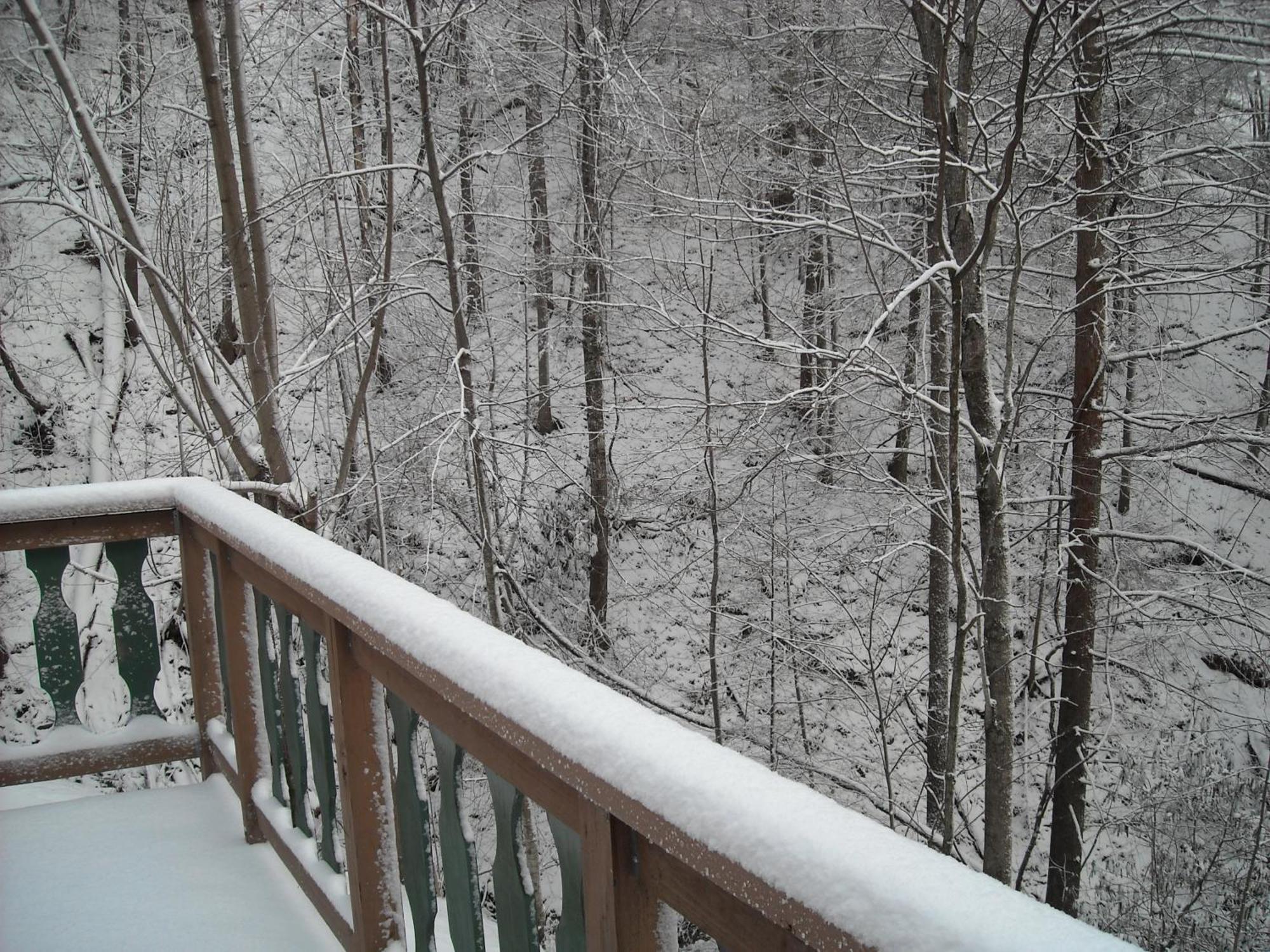 Mountain With Hot Tub ! Chalet Gatlinburg