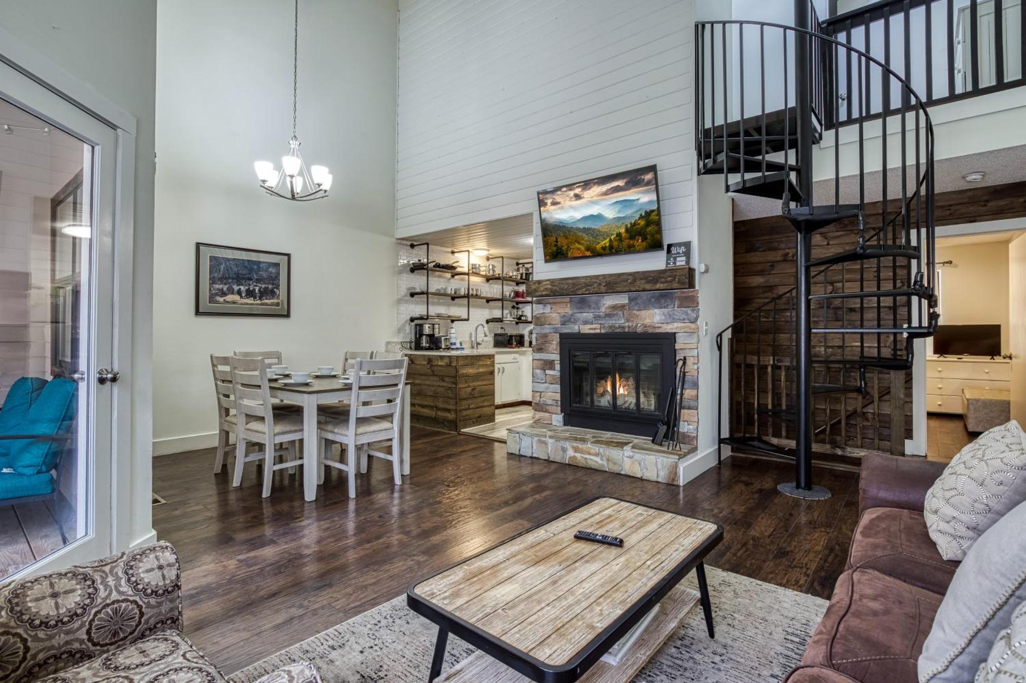 Mountain Townhome With Pool Access! * Gatlinburg