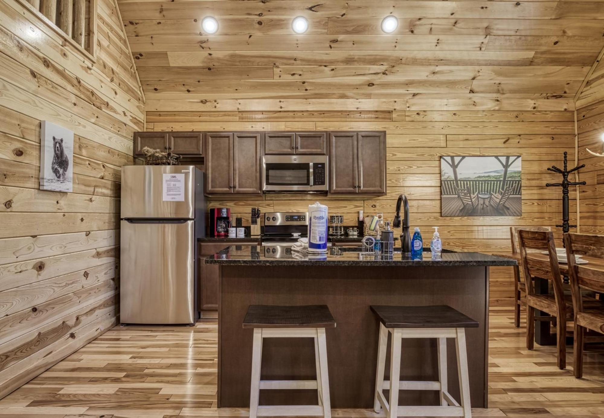Cozy Log Cabin, Hot Tub, Pool Table, Pool Access * Gatlinburg