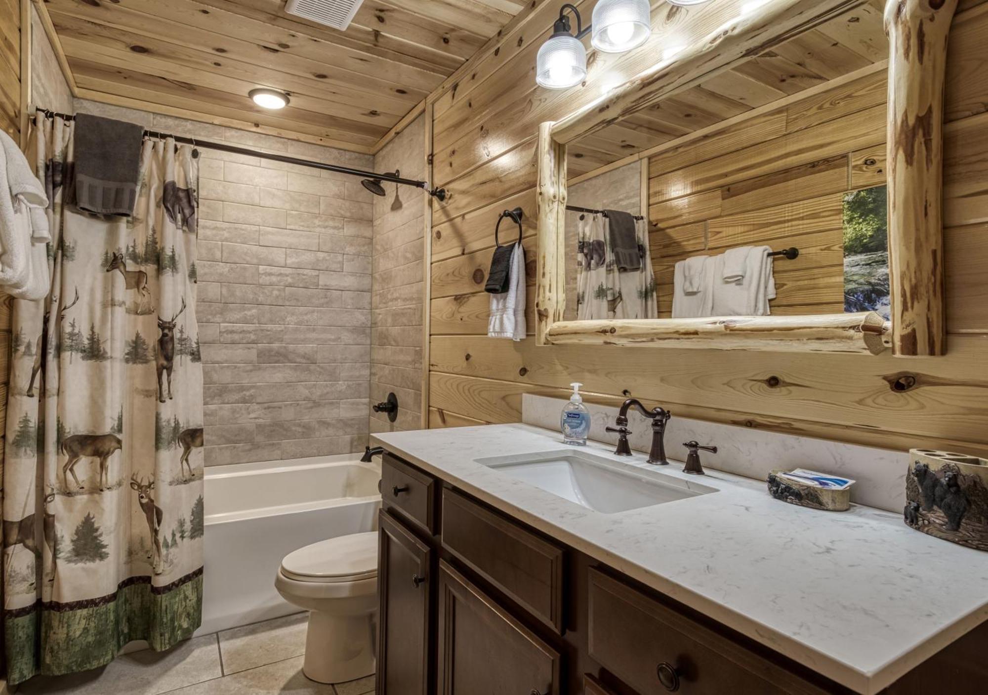 Cozy Log Cabin, Hot Tub, Pool Table, Pool Access *