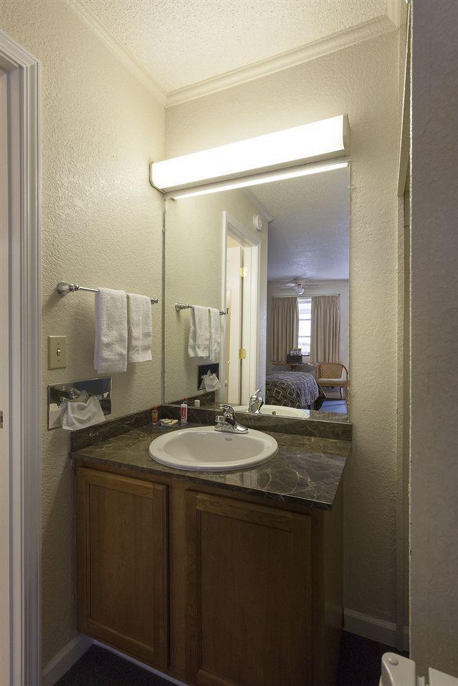 Clarion Pointe Downtown Hotel Gatlinburg