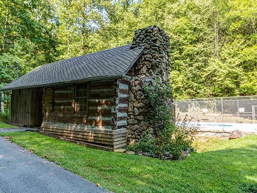 Elkhorn Lodge- Three-bedroom