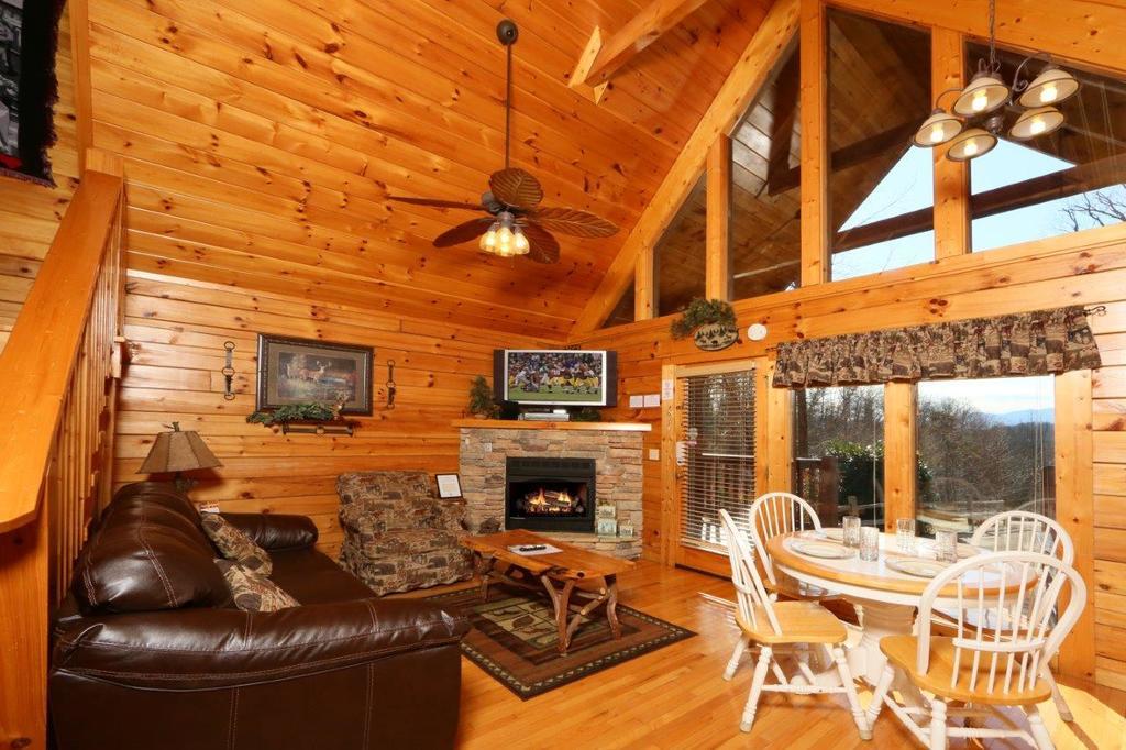 Hugs N Kisses - One Bedroom Gatlinburg