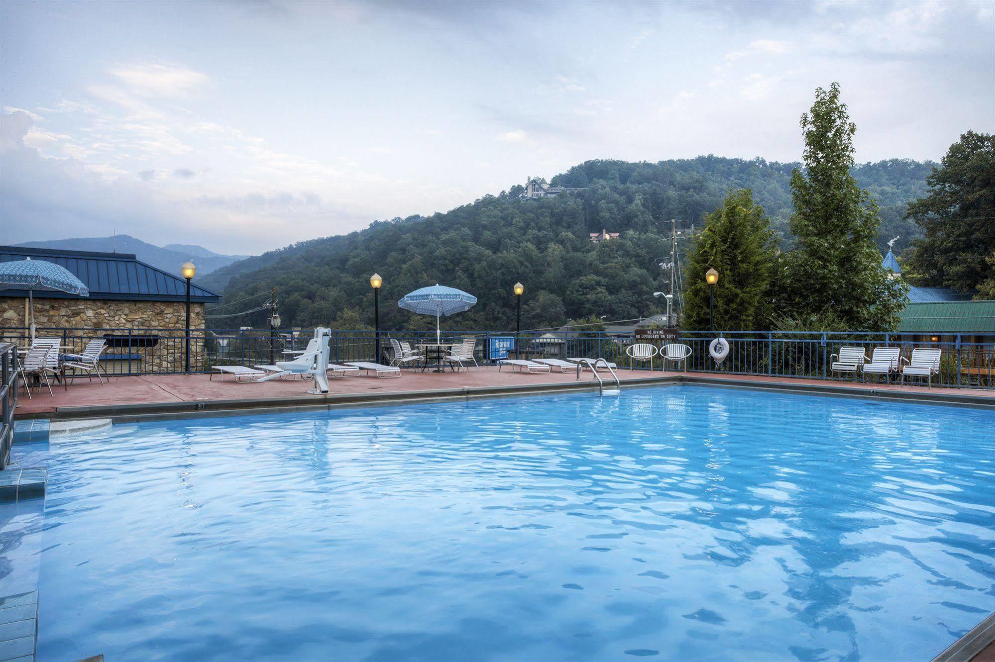 Clarion Pointe Downtown Hotel Gatlinburg