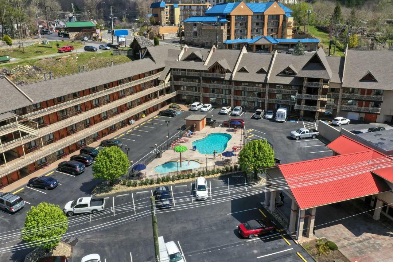 Crossroads & Gatlinburg