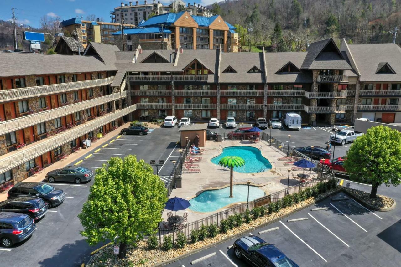 Crossroads & Gatlinburg